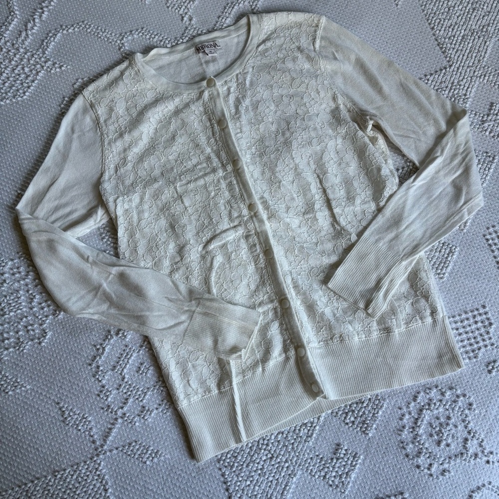 Merona women’s size medium‎ white floral lace button front cardigan sweater